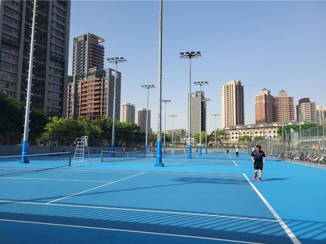 队记：拉尔森的左脚踝X光检查结果为阴性，明天进行MRI检查